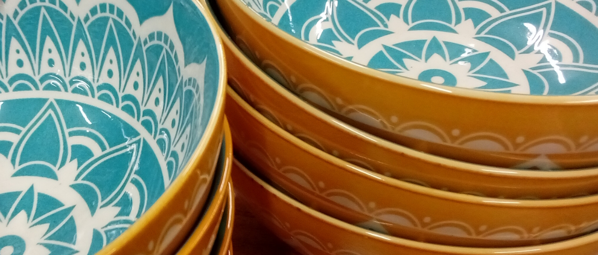 Summer bowls and serving ware