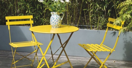 Paint your outside metalwork, quickly and easily