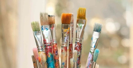 Different Brush Types and Their Uses: A Handy Guide for DIY & Decorating
